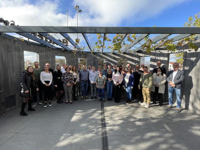 885 Jahre Erfahrung bei Freudenberg: alle Jubilare, deren Vorgesetzten mit Geschäftsleitung und Betriebsräten. | Foto: Freudenberg