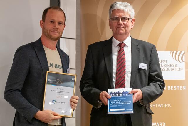 Thomas Grömer ist Geschäftsführer der easy SAAS, einer Taufkirchner Softwarefirma mit 14 Mitarbeitenden. Der Betrieb wurde kürzlich vor allem für seine beiden Apps "easyWerkstatt" und die Fotoapp "minimo" mit dem Best Busines Award ausgezeichnet.  | Foto: easy SAAS