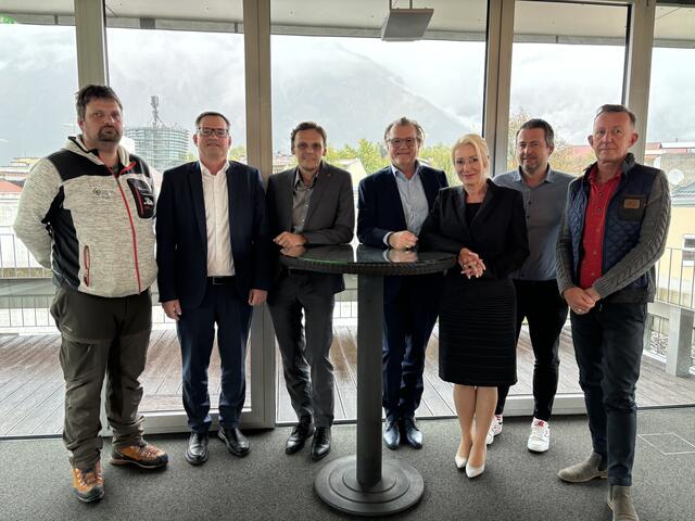 Die Arbeitsgruppe Schartenkogellift: Betriebsleiter Gilbert Bachmann, GV Robert Trasser, Bgm. Martin Wegscheider, TVB-Obmann Werner Schiffner, Manuela Bauer, GV Hannes Angerer und GF Christian Höck. | Foto: Wegscheider