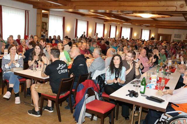 Begeistertes Publikum in ausverkauften Saal