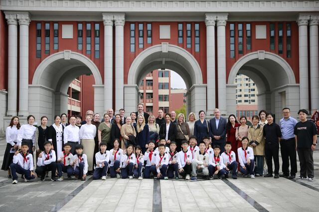 Die Teilnehmerinnen und Teilnehmer der Konferenz in China. | Foto: de La Tour Schulen