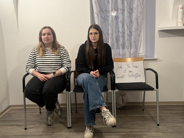 Eva Reiter (links) und Ariane Anderluch

  | Foto: Sozialistische Jugend Oberösterreich