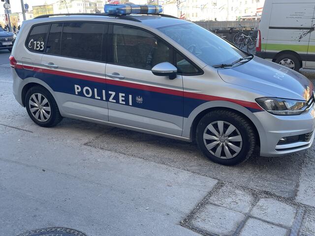 Ein Verkehrsunfall mit einem Lkw und einem Pkw ereignete sich auf der L102 in Fahrtrichtung Seeham. | Foto: Emanuel Hasenauer (Symbolbild)