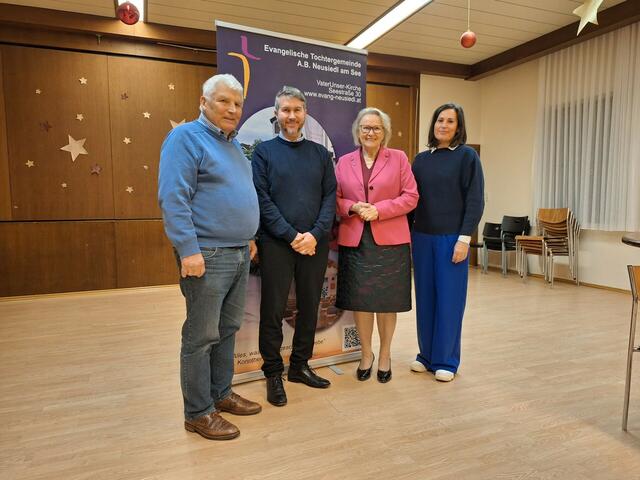 (v.l.): Werner Hermeling (Evangelische Tochtergemeinde Neusiedl am See), Philipp Jurenich (Forum Katholische Erwachsenenbildung), Christa Grabenhofer (Superintendentialkuratorin der Evangelischen Kirche Burgenland) und Szilvia Tóásó (Kuratorin der Evangelischen Tochtergemeinde Neusiedl am See). | Foto: Diözese Eisenstadt