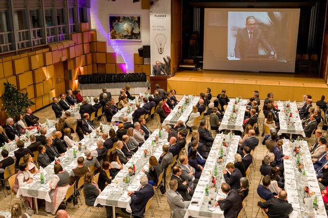 Der Festsaal war bis auf den letzten Platz gefüllt. | Foto: Fotostudio René/Plansee Group