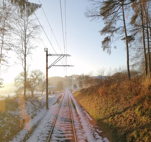 Im Winter der Sonnen entgegen: Eine Fahrt mit der Gleichenberger Bahn ist ein Erlebnis für die ganze Familie. | Foto: Philipp Hassler