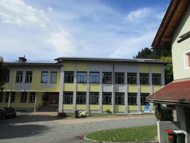 Dellach Gail hat eine Energiegemeinschaft. Auf dem Dach der Volksschule ist eine PV-Anlage, welche ihren eigenen, grünen Strom produziert. | Foto: Gemeinde Dellach ©