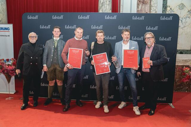 Der begehrte Titel des „Falstaff-Siegers“ ging heuer an das Weingut Rosi Schuster (St. Margarethen – Leithaberg), das sich mit dem „Blaufränkisch Sankt Margarethen Ried Lamer 2022“ und 99 Punkten den Titel sicherte. | Foto: Kirill Lialin