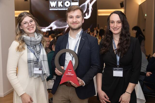 Das Team hinter der Almbusch GmbH v.li.: Johanna Kniewasser, Fabian Stöckl, Bianca Hilger | Foto: cityfoto.at