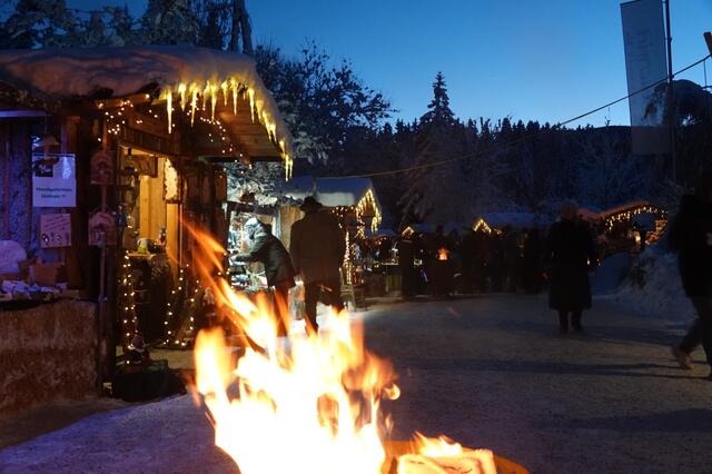 Adventstimmung verbreitet sich mit den Adventdörfern in der Region. | Foto: Blinzer