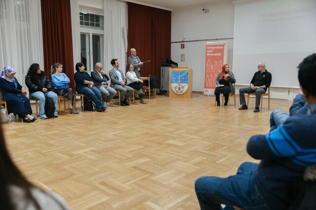 In einer Gesprächsrunde wurden über gemeinsame Werte verschiedener Kulturen diskutiert. | Foto: Lukas Fuchs/Stadt Wien