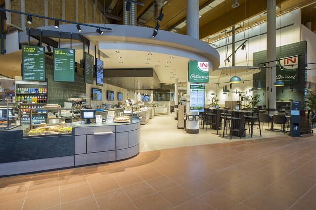 Nach den Renovierungs- und Umbauarbeiten erstrahlt das INTERSPAR-Restaurant in Hallein in neuem Glanz. | Foto: INTERSPAR/Neumayr_Christian Leopold