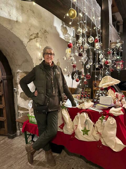 Kunsthandwerk und nachhaltige Geschenkideen konnte man bei "Advent im Keller" ebenso bestaunen, wie gruselige Teufel. Organisatorin Renate Knorr freute sich über Besucher, die sogar aus Deutschland anreisten. | Foto: Renate Knorr
