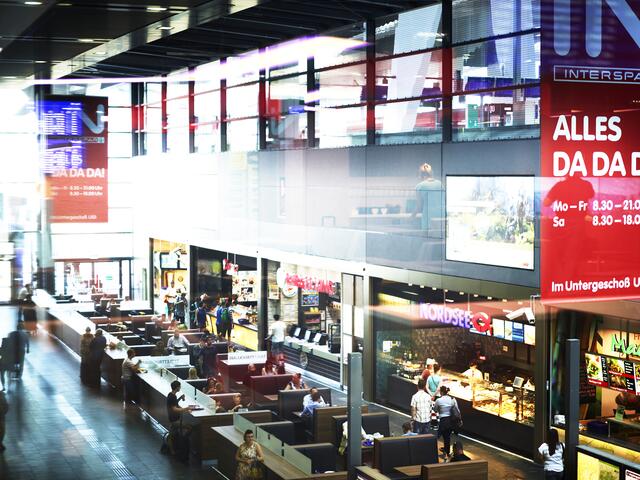 Der Foodcourt in der BahnhofCity am Wiener Hauptbahnhof. | Foto: ÖBB/Philipp Horak
