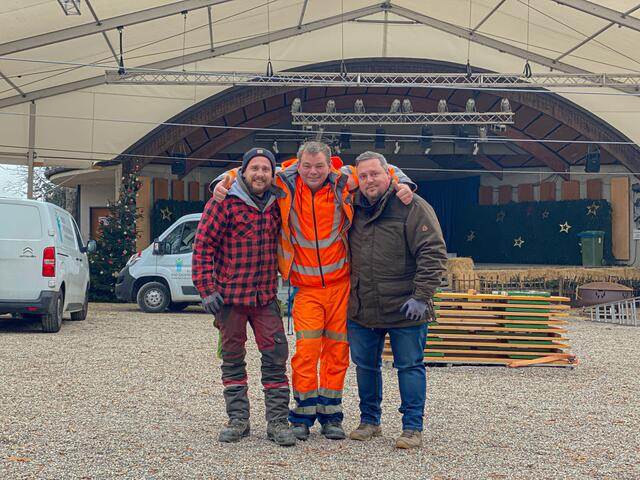 Die Mitarbeiter des Bauhofs, die hinter den Kulissen oft unsichtbar bleiben, verdienen dabei besondere Anerkennung. Sie sorgen dafür, dass jedes Detail stimmt: von der perfekten Beleuchtung der Bäume bis hin zu den liebevoll gestalteten Wegen und Plätzen. 