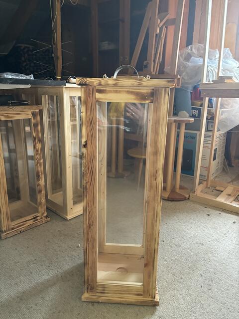 Große Laternen fürs Vorhaus oder zur Deko vor der Haustür.  | Foto: Karin Bayr