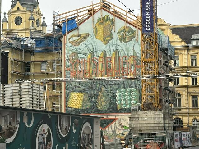 Baustelle vor Graffiti. | Foto: Georg Herrman