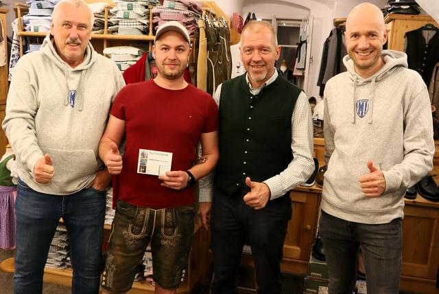 Die Lederhose zog Kevin Ullmann nicht mehr aus
Foto: Kurt Moser, Kevin Ullmann, Joachim Weigl, Markus Leitinger (v.l.)