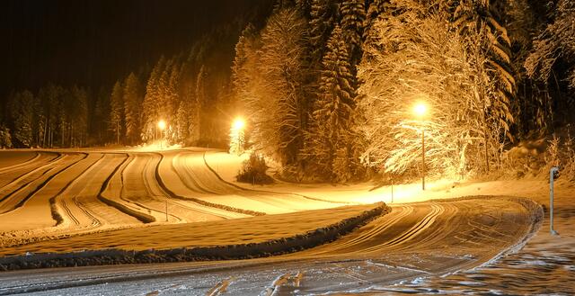 Nachtloipen in der Fuschlseeregion, noch liegt zu wenig Schnee.  | Foto: Josef Rehrl