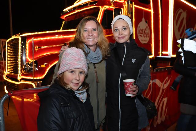 Der Coca Cola Weihnachtstruck sorgte für strahlende Gesichter bei allen Generationen. | Foto: Markus Bäumler/zema-medien.de