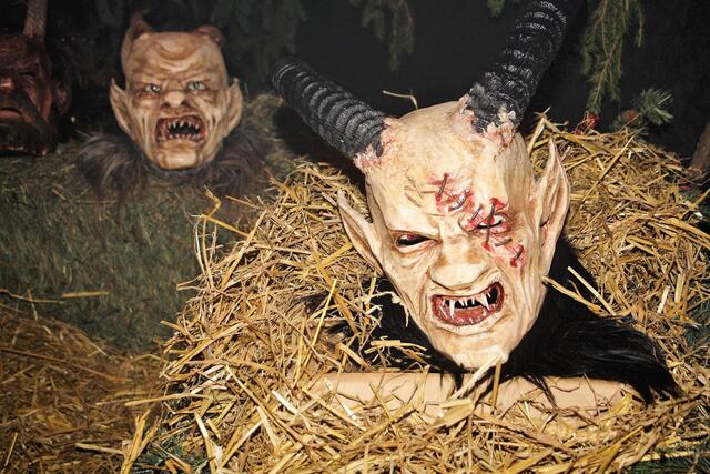 Kinder und Jugendliche bis 14 Jahren können am 1. Dezember beim Kinder-Krampusflohmarkt kostenlos ausstellen.  | Foto: Edith Ertl