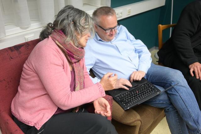 Wieder am Rechner: Der OKV bildet die Plattform für die Neuauflage des Welser Computerclubs. Interessierte können sich hier fachmännisch austauschen oder Neues lernen.