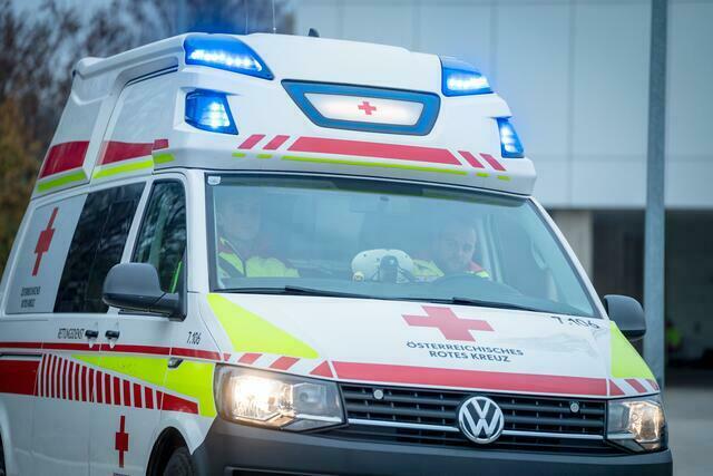 Sie wurden nach Erstversorgung vor Ort und anschließender Bergung aus dem Tunnel, mit den Rettungshubschraubern C11 und RK1 ins Klinikum Klagenfurt beziehungsweise ins LKH Villach geflogen (Symbolfoto) | Foto: Bernhard Knaus