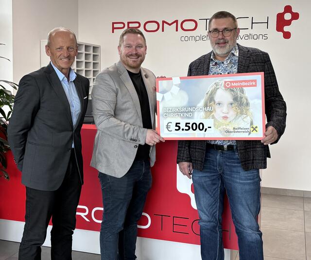 MeinBezirk-Braunau-Geschäftsstellenleiter Gerhard Pichlmair mit den Geschäftsführern Michael und Günter Benninger. | Foto: MeinBezirk