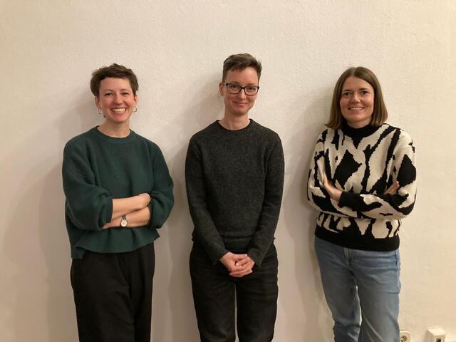 Das Team hinter dem Gesundheitsmagazin (v.l.n.r.): Lucia Mair, Bettina Enzenhofer und Brigitte Theißl. Das Magazin wurde kürzlich vom Inklusionspreis ausgezeichnet. | Foto: Our Bodies