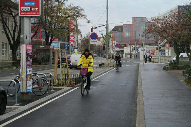 Einige Radfahrer nutzen ihn bereits.  | Foto: Patricia Hillinger/MeinBezirk