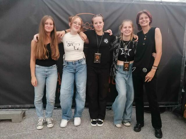 Jena (Bass), Sara (Vocal), Linnea (Drums), Lea (E-Guitar), Janina (Manager) | Foto: Espoir Passé