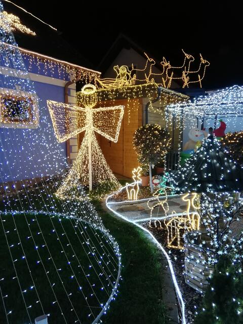 Das Weihnachtshaus der Familie Tirok erstrahlt mit rund 265.000 LEDs. | Foto: Tirok