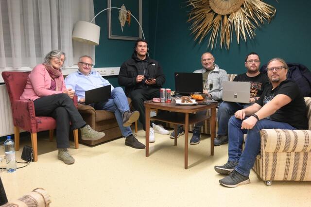 Wieder am Rechner: Der OKV bildet die Plattform für die Neuauflage des Welser Computerclubs. Interessierte können sich hier fachmännisch austauschen oder Neues lernen.