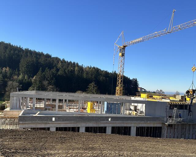 Reger Betrieb auf der Baustelle in Eidenberg. Barbaric errichtet dort ein neues Bürogebäude. | Foto: Barbaric GmbH
