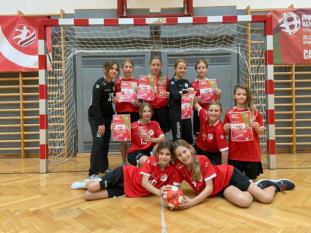 Die SRG Mädels gewann das Schulhandball-EURO-Turnier. | Foto: SRG