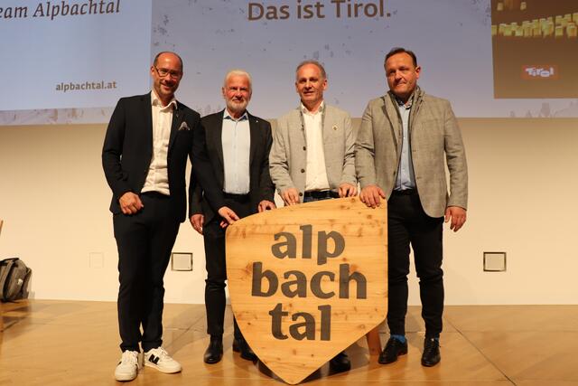 Mario Gerber mit dem ersten Stellvertreter Fritz Fischler, der wiedergwählte Obmann Frank Kostner und sein zweiter Stellvertreter Gerog Lenk (v.l.). | Foto: Nimpf