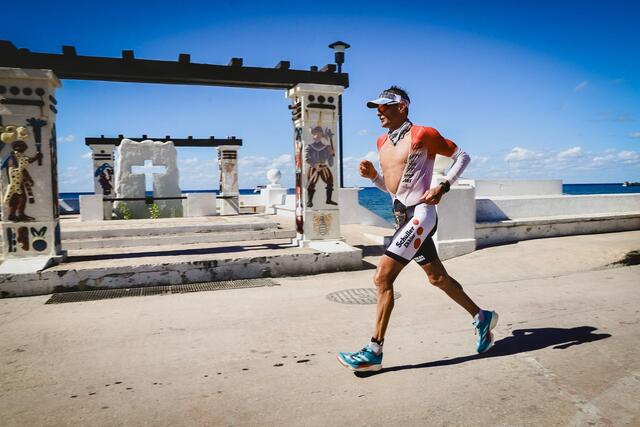 Michi Weiss beim Ironman in Mexiko. | Foto: Lalo Badillo