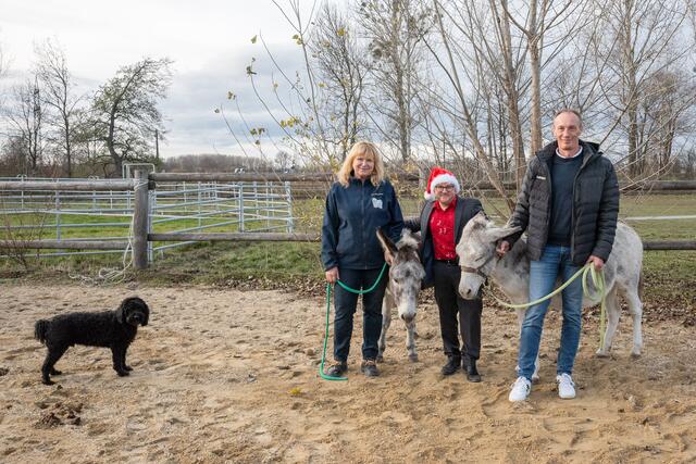 Verein KINDER STÄRKEN Vorstand Andrea Keglovits-Ackerer, kabelplus Vertriebsmitarbeiter Franz Fischer und kabelplus Projektleiter Mario Gfatter. | Foto:  kabelplus / Seebacher
