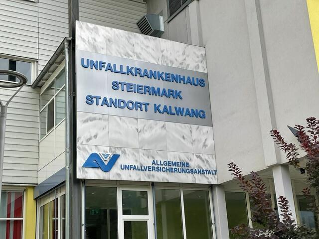 Nach Erste Hilfe-Maßnahmen vor Ort wurde der 62-Jährige ins UKH Steiermark Standort Kalwang gebracht. | Foto: Kern