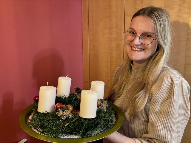 Redakteurin Julia hat für den Adventkranz rund 40 Minuten benötigt. | Foto: MeinBezirk/Gerold