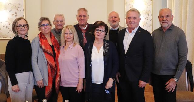 Kalsdorfs Bgm. Manfred Komericky (2.v.r.) mit PVÖ Landesgeschäftsführerin Manuela Kunst (li) und dem PVÖ-Bezirksvorstand. | Foto: Edith Ertl