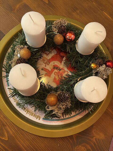 Der fertige Adventkranz. | Foto: MeinBezirk/Gerold