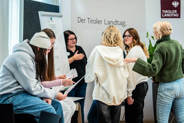 Rund 80 junge Bürger nahmen an der zweiten Ausgabe der Lehrlingsplattform teil. | Foto: Tiroler Landtag/Christanell