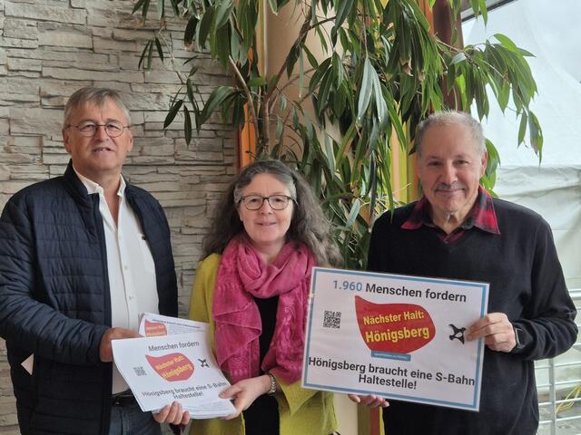 Josef Budl, Monika Schöner, Franz Rosenblattl von der Initiative.  | Foto: Zver