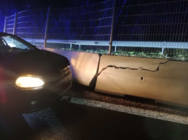 Die beiden Fahrzeuginsassen wurden unbestimmten Grades verletzt. | Foto: FF Deutschfeistritz