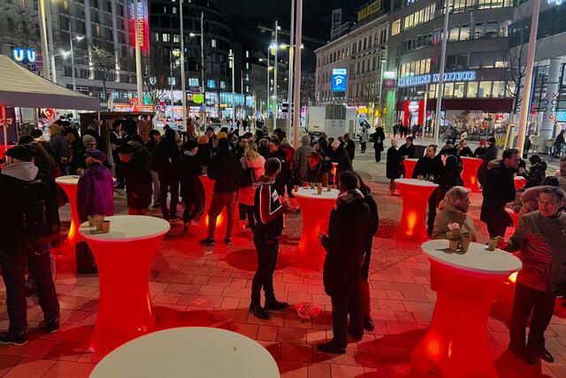 Am Dienstag, 26. November, wurde die Neugestaltung des Christian-Broda-Platzes gefeiert. | Foto: BV6