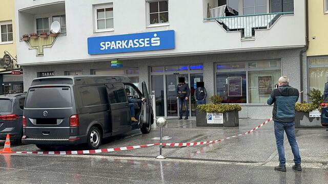 Um Mitteilung sachdienlicher Hinweise bzw. verdächtiger Wahrnehmungen wird unter der Tel.Nr: 059133 70 3333 (LKA Journaldienst) ersucht.  | Foto: ZOOM.Tirol