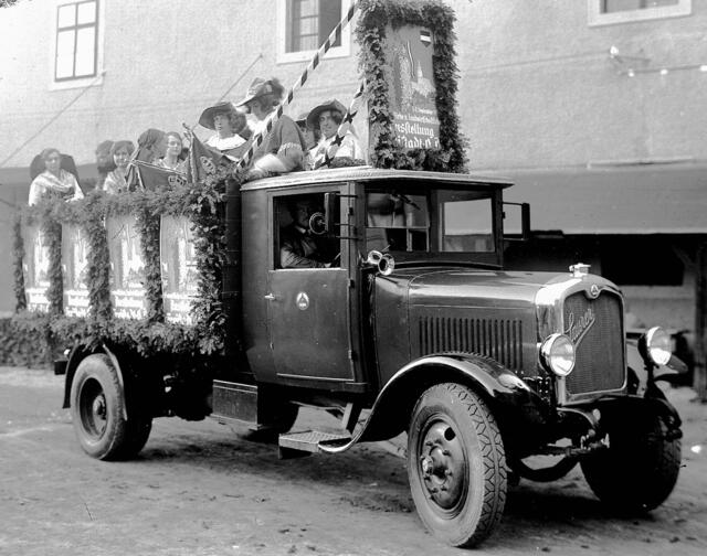 Ein Lkw wirbt für das Freistädter Volksfest (1931). | Foto: Café Memory