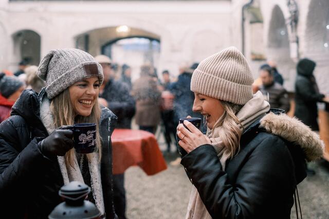 Jedes Jahr verwandelt sich das Gelände rund um Schloss Katzenberg in einen Weihnachtsmarkt. | Foto: s'Innviertel Tourismus/Wolfgang Grilz