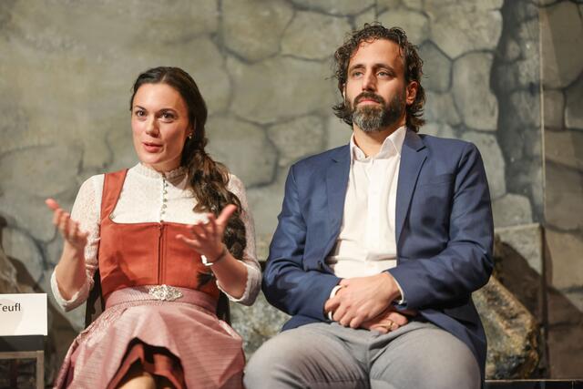 Hauptdarsteller Eva Maria Schinwald (Maria) und Bernhard Teufl (Josef) | Foto: Salzburger Adventsingen / Franz Neumayr